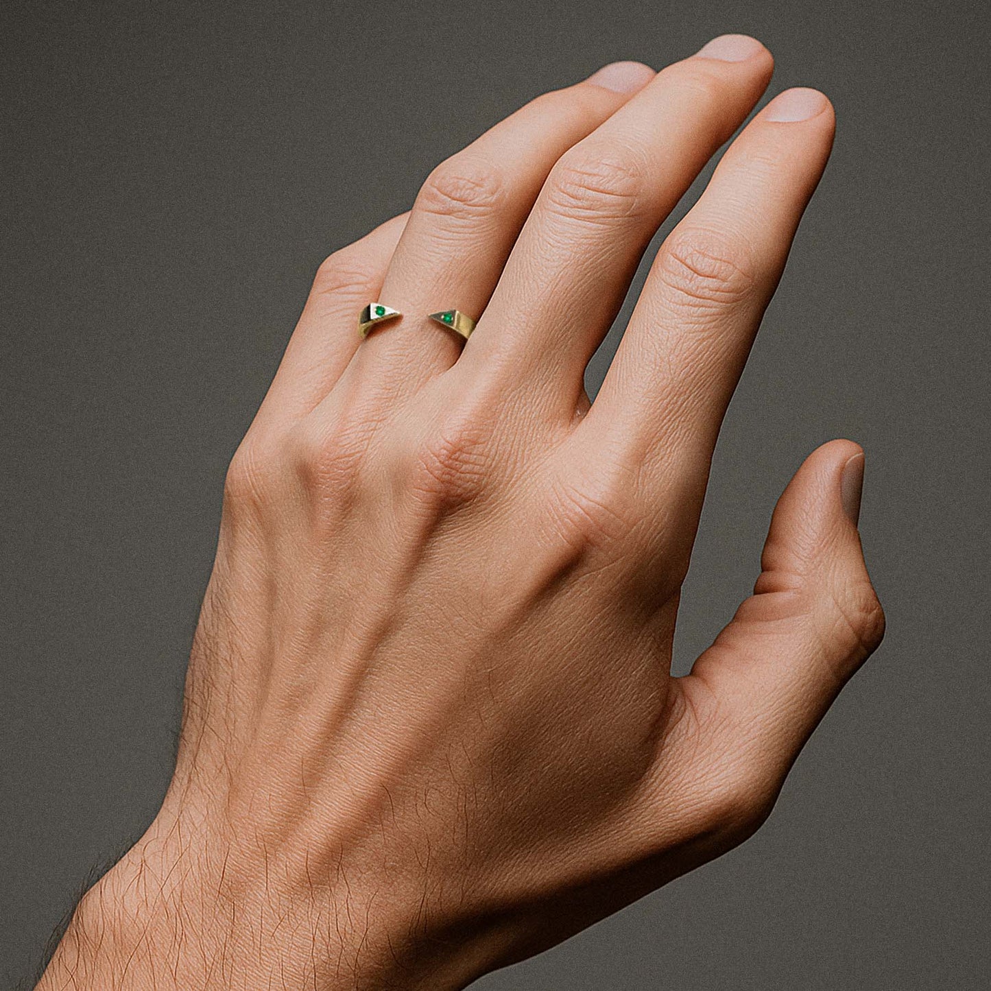 KIKY TAIL RING EMERALD GOLD 14K