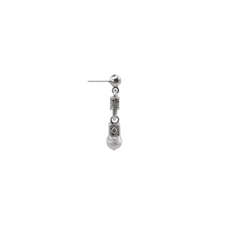 AMATOR EARRING WHITE PEARL